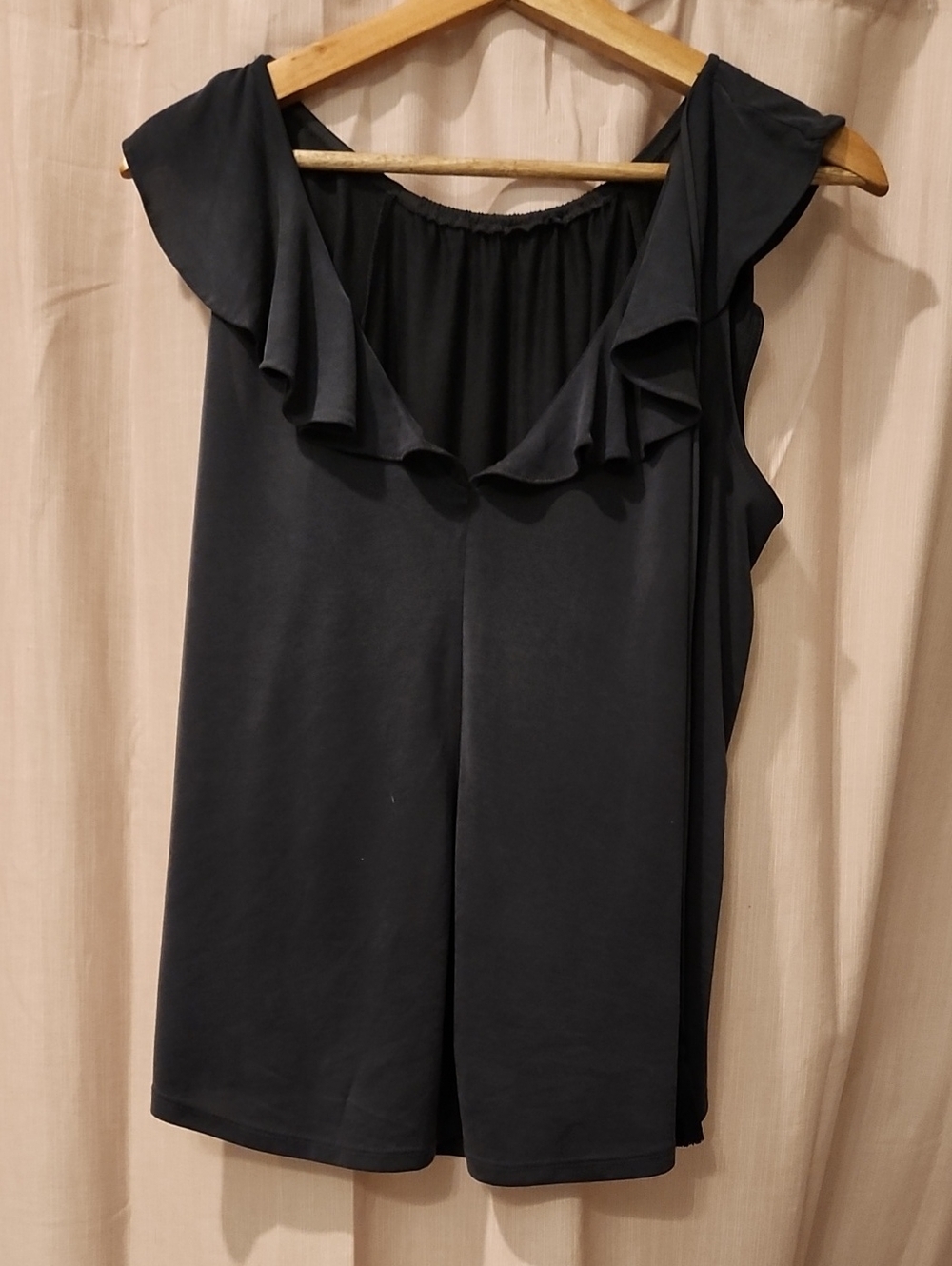 LOFT Black Sleeveless Ruffle Neck Top